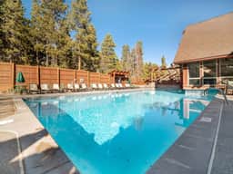 Ski-In/Ski-Out Breck Condo w/ Pool & Free Parking