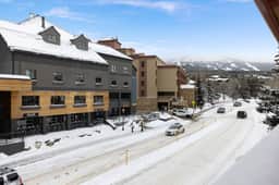 Walk to Slopes & Main St Condo