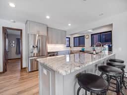 Waterfront Townhouse w/ Mountain View & Hot Tub