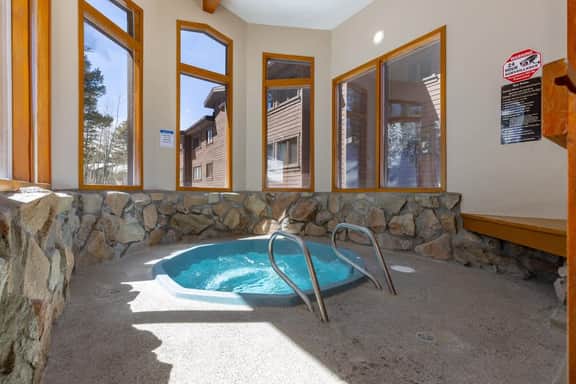 Ski-in Chic Condo w/ Hot Tub, Near Downtown