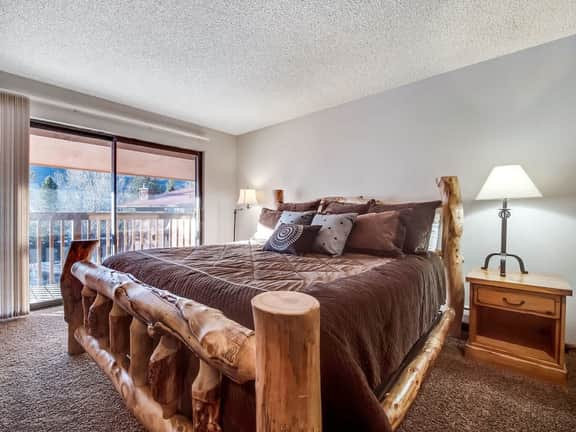 Waterfront Townhouse w/ Mountain View & Hot Tub