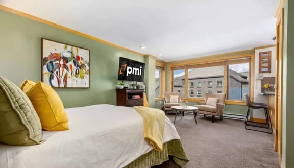 Ski-In/Out Mountain Condo w/Hot Tub & Pool Access