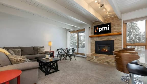 Breckenridge Condo w/ Hot Tub & Mountain Views