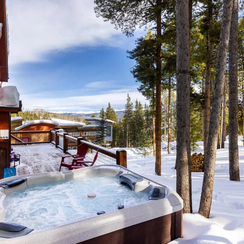 Secluded Luxury Duplex: Hot Tub, 5 Min to Slopes