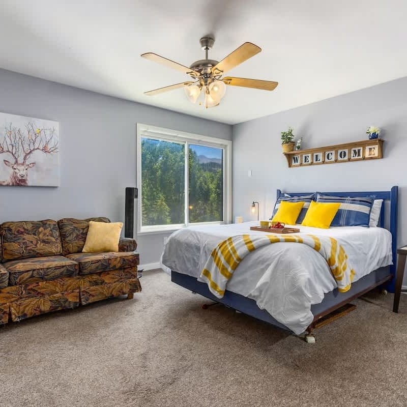 Mountain Condo w/ City View & Free Parking